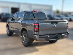 Nissan Frontier SV Crew Cab 4x2 2027 — side view