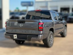 Nissan Frontier SV Crew Cab 4x2 2027 — side view