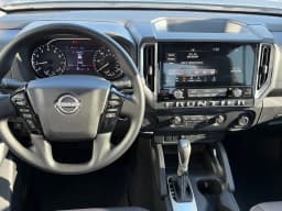 Nissan Frontier SV Crew Cab 4x2 2027 — side view