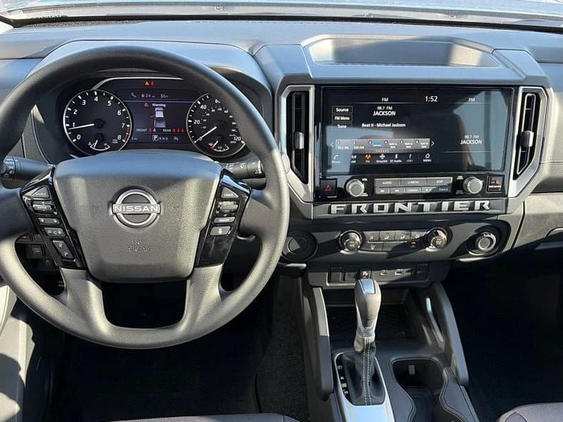 Nissan Frontier SV Crew Cab 4x2 2027 — side view