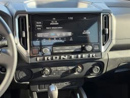 Nissan Frontier SV Crew Cab 4x2 2027 — side view