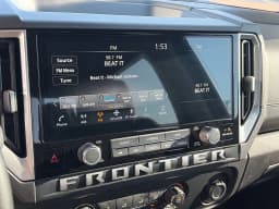 Nissan Frontier SV Crew Cab 4x2 2027 — side view