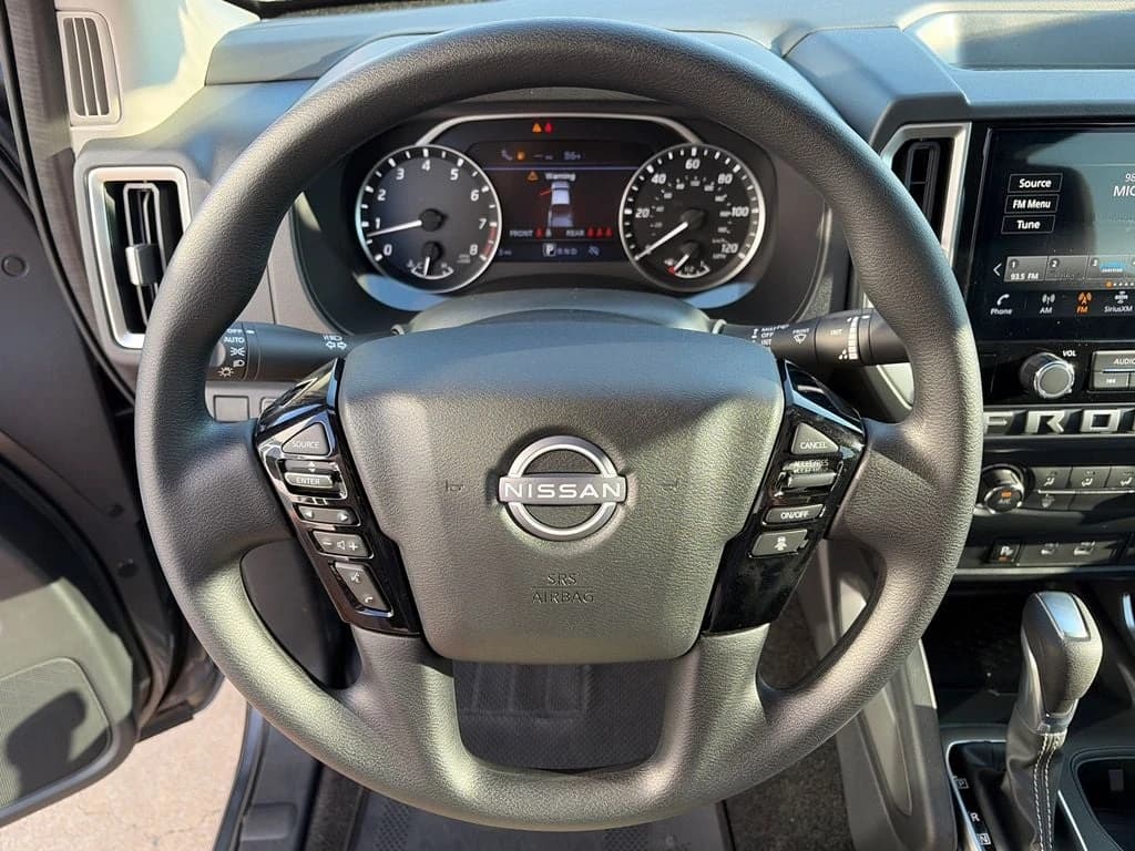 Nissan Frontier SV Crew Cab 4x2 2027 — side view