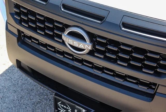 Nissan Frontier S Crew Cab 4x2 2027 — side view