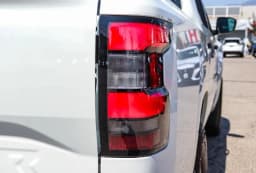 Nissan Frontier S Crew Cab 4x2 2027 — side view