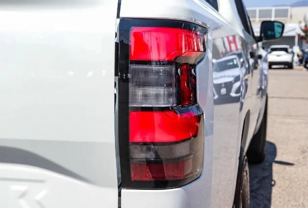 Nissan Frontier S Crew Cab 4x2 2027 — side view