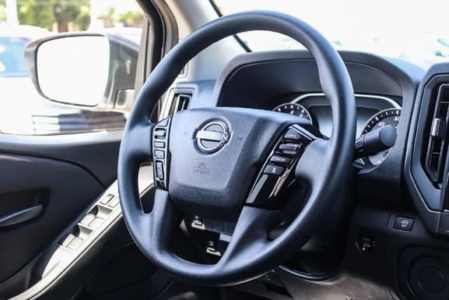 Nissan Frontier S Crew Cab 4x2 2027 — side view