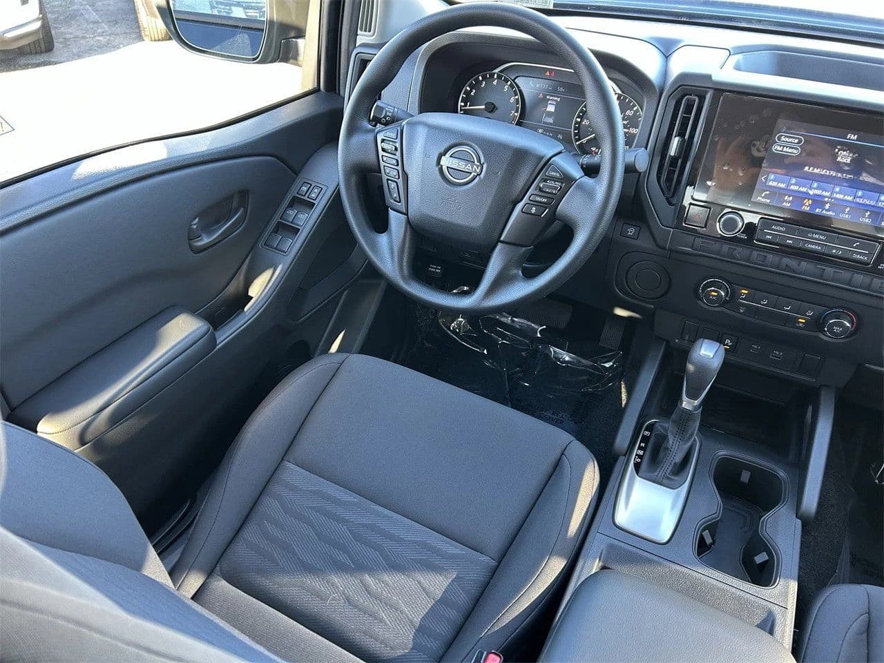 Nissan Frontier S Crew Cab 4x2 2026 — side view