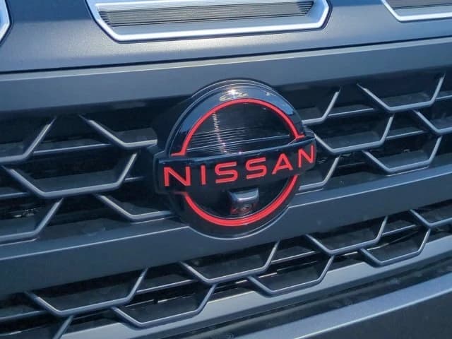 Nissan Frontier PRO-4X Crew Cab 4x4 2027 — side view