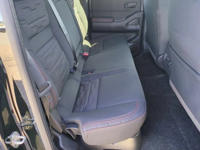 Nissan Frontier PRO-4X Crew Cab 4x4 2027 — side view