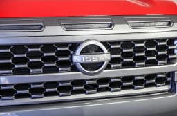 Nissan Frontier SV Crew Cab 4x4 2025 — side view