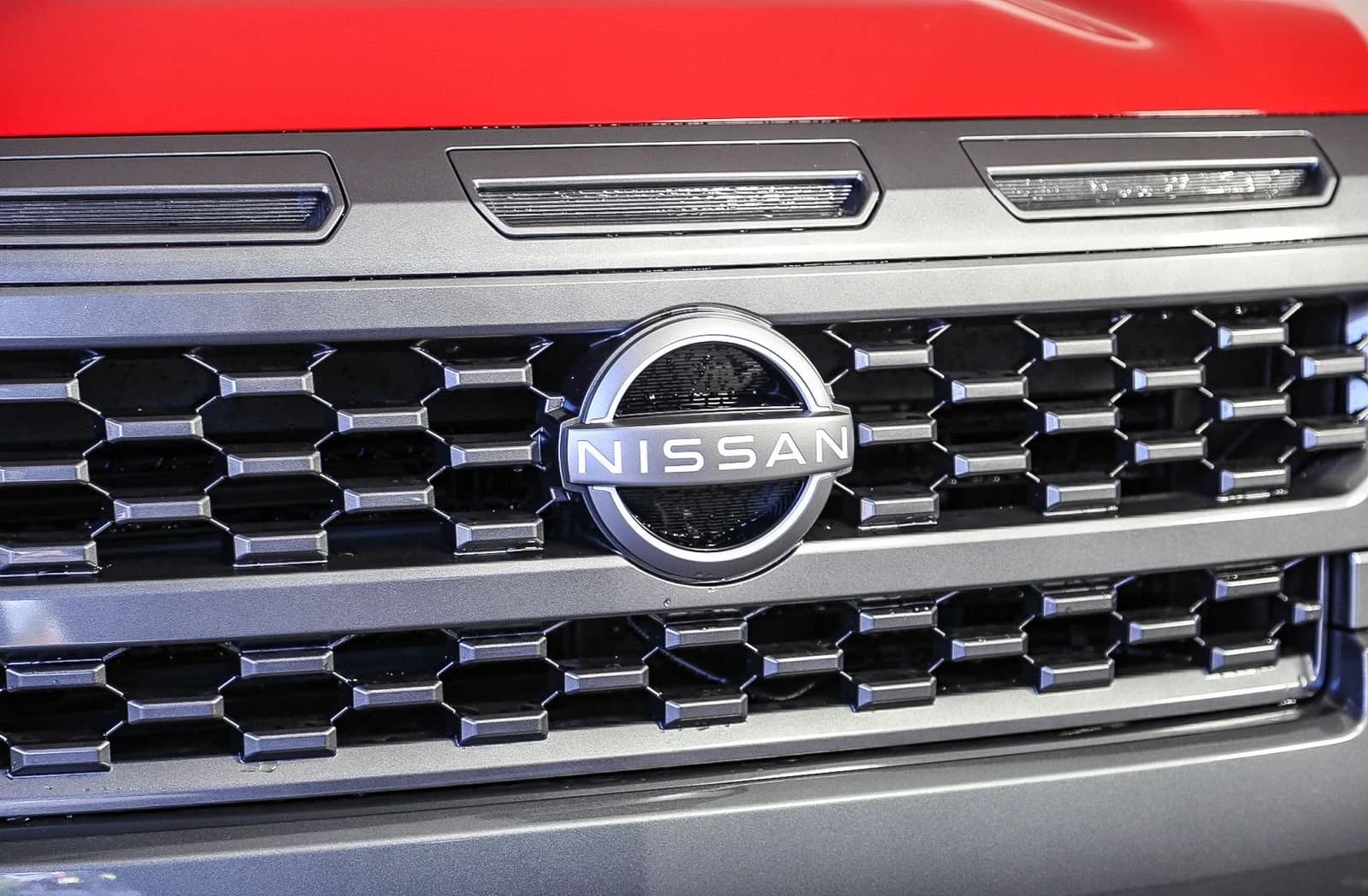 Nissan Frontier SV Crew Cab 4x4 2025 — side view