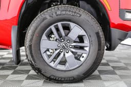 Nissan Frontier SV Crew Cab 4x4 2025 — side view