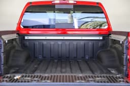 Nissan Frontier SV Crew Cab 4x4 2025 — side view