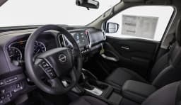 Nissan Frontier SV Crew Cab 4x4 2025 — side view