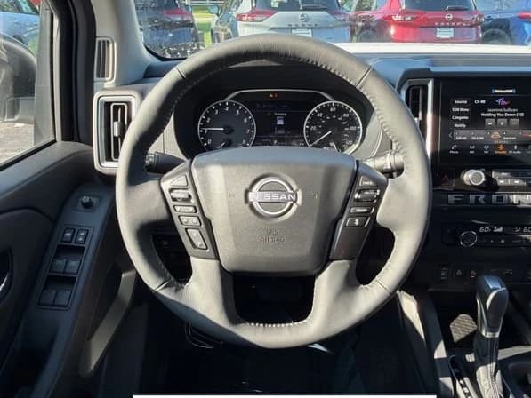 Nissan Frontier SV Crew Cab 4x4 2026 — side view