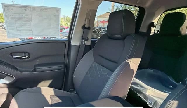 Nissan Frontier SV Crew Cab 4x4 2026 — side view