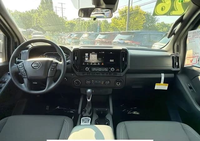 Nissan Frontier SV Crew Cab 4x4 2026 — side view