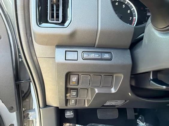 Nissan Frontier SV Crew Cab 4x4 2026 — side view