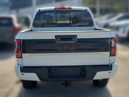 Nissan Frontier PRO-4X Crew Cab 4x4 2026 — side view
