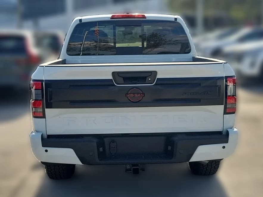 Nissan Frontier PRO-4X Crew Cab 4x4 2026 — side view