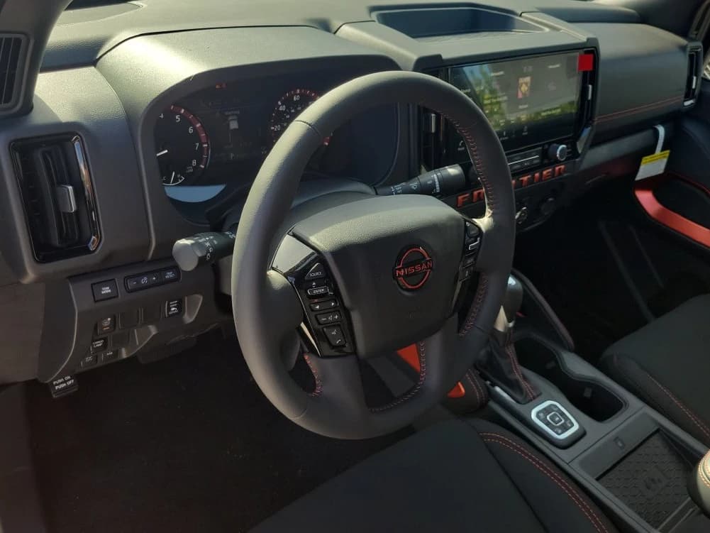 Nissan Frontier PRO-4X Crew Cab 4x4 2026 — side view