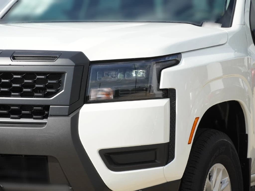Nissan Frontier S Crew Cab 4x4 2027 — side view