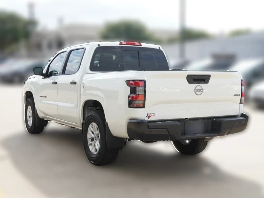 Nissan Frontier S Crew Cab 4x4 2027 — side view