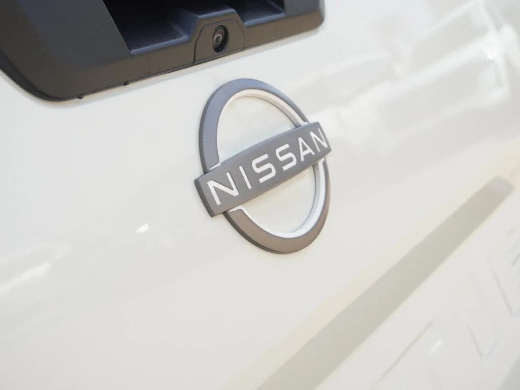 Nissan Frontier S Crew Cab 4x4 2027 — side view