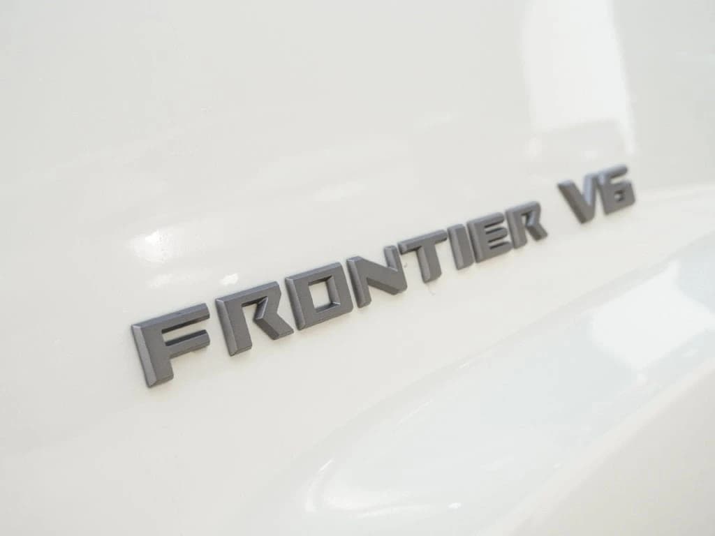 Nissan Frontier S Crew Cab 4x4 2027 — side view