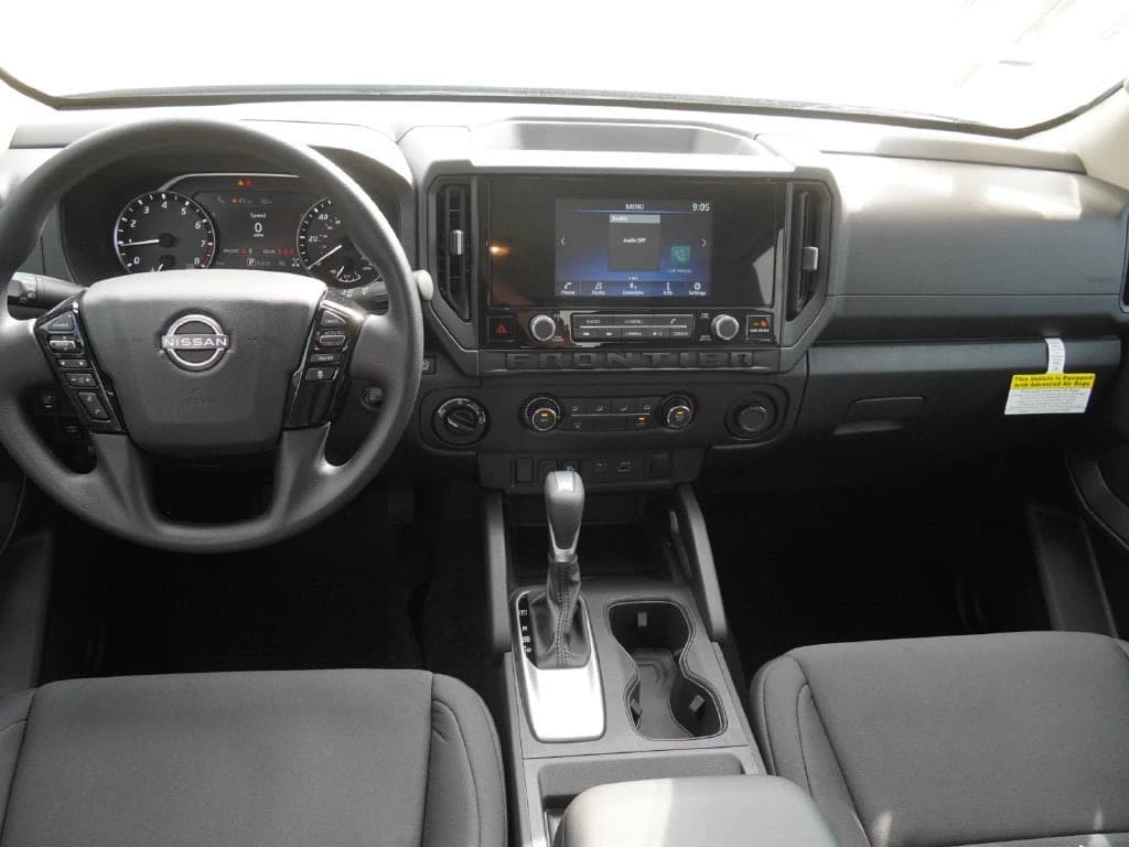 Nissan Frontier S Crew Cab 4x4 2027 — side view