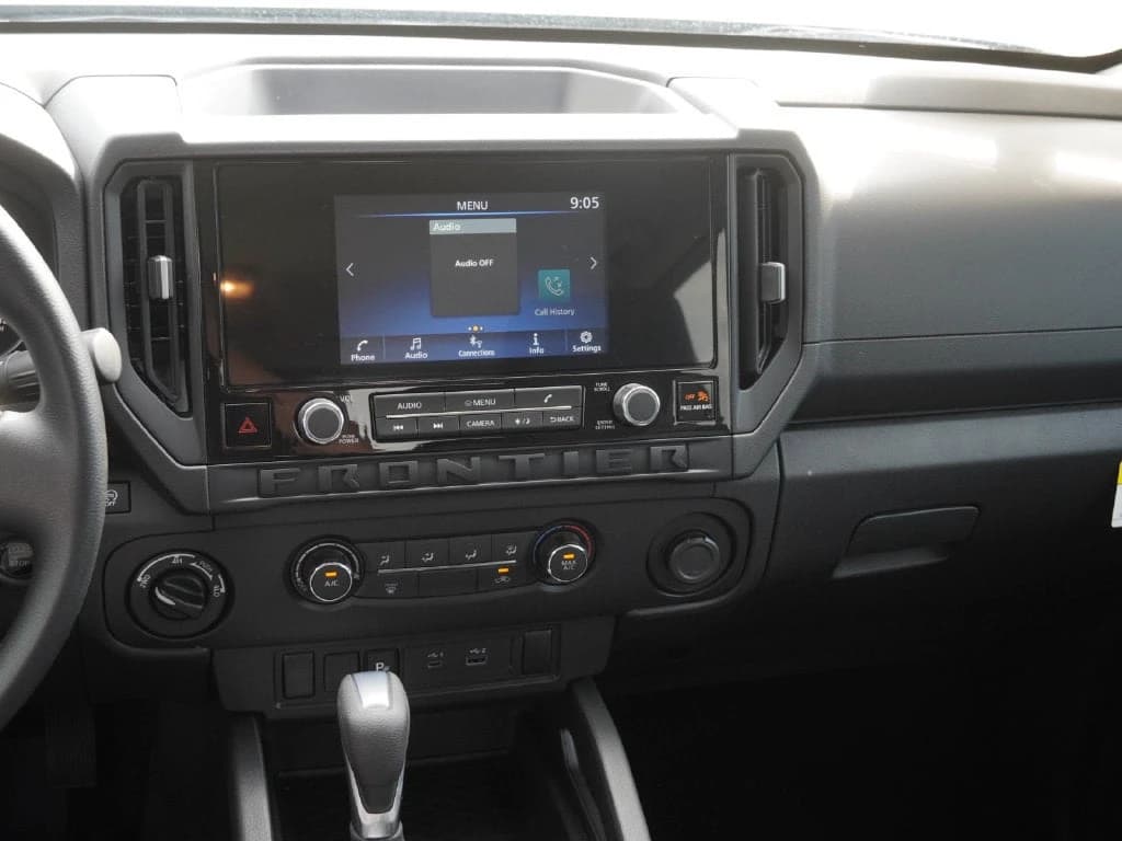 Nissan Frontier S Crew Cab 4x4 2027 — side view