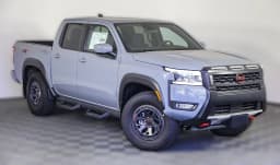 Nissan Frontier PRO-4X Crew Cab 4x4 2025 — side view