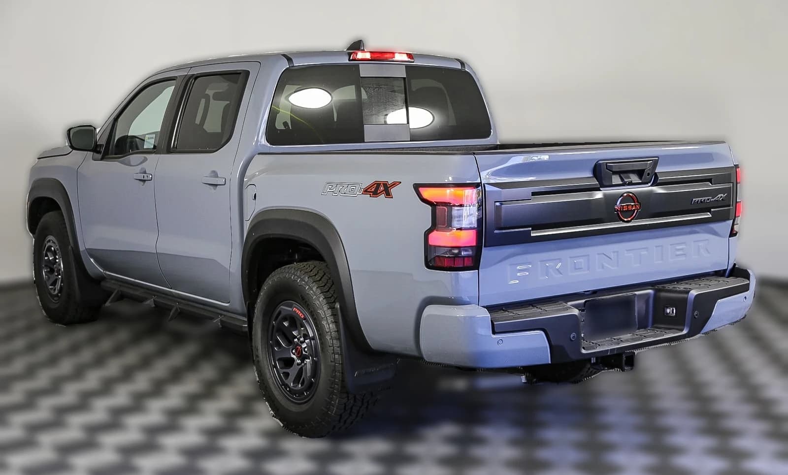 Nissan Frontier PRO-4X Crew Cab 4x4 2025 — side view