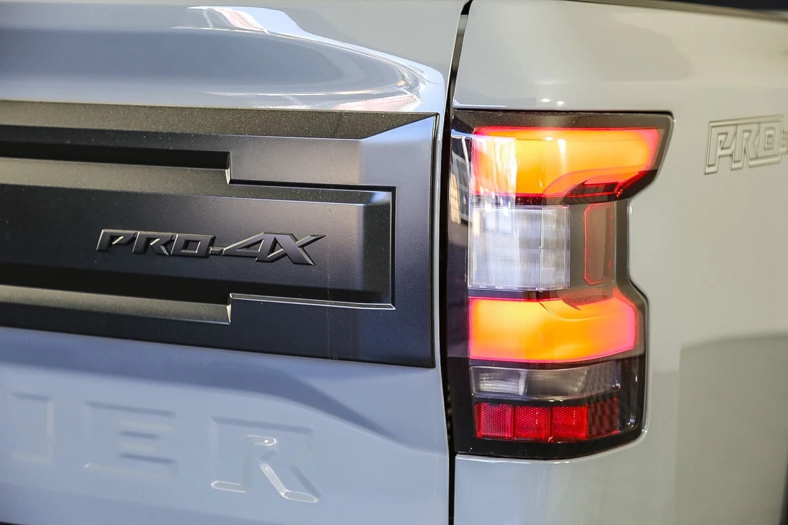 Nissan Frontier PRO-4X Crew Cab 4x4 2025 — side view