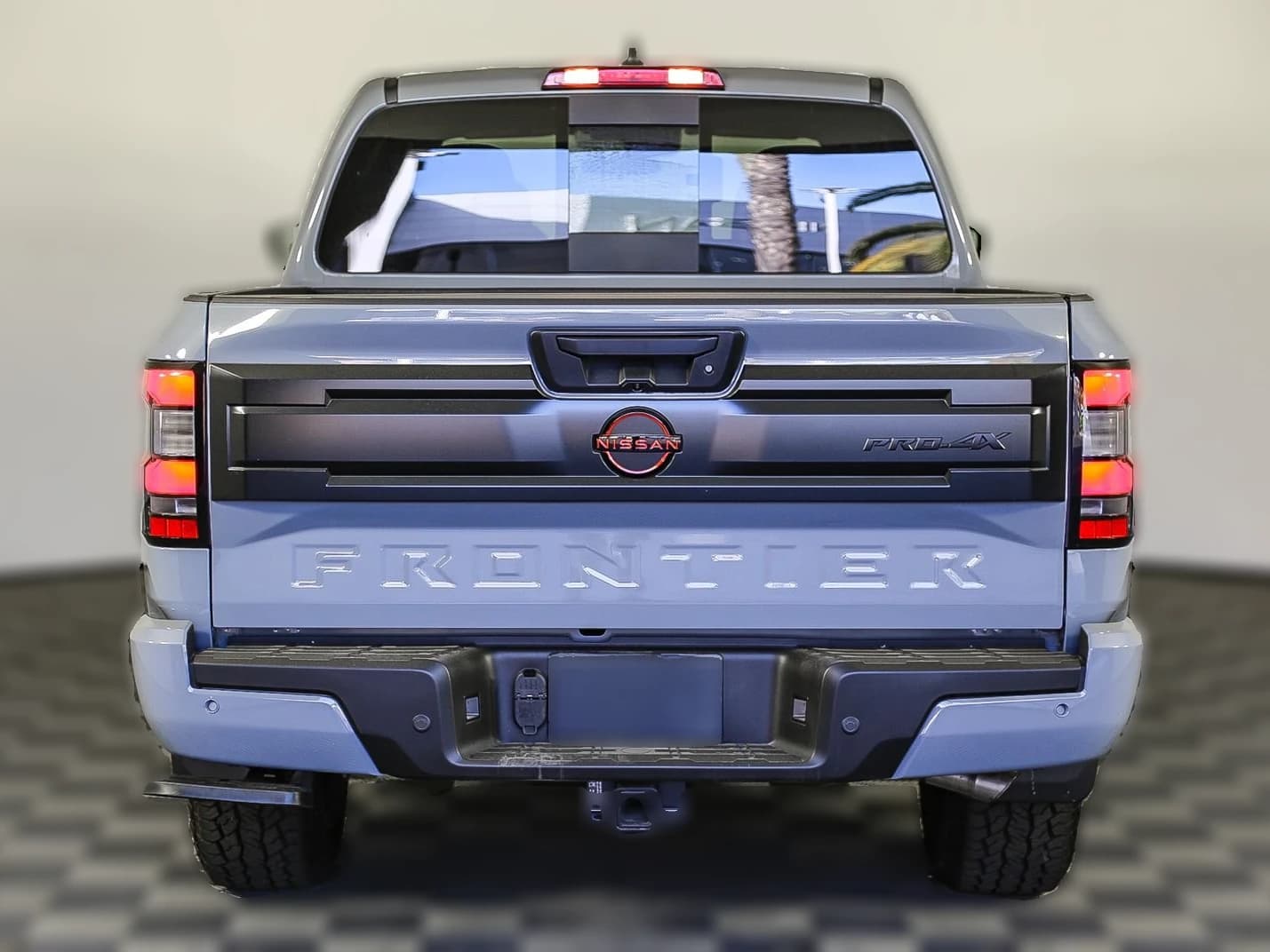 Nissan Frontier PRO-4X Crew Cab 4x4 2025 — side view