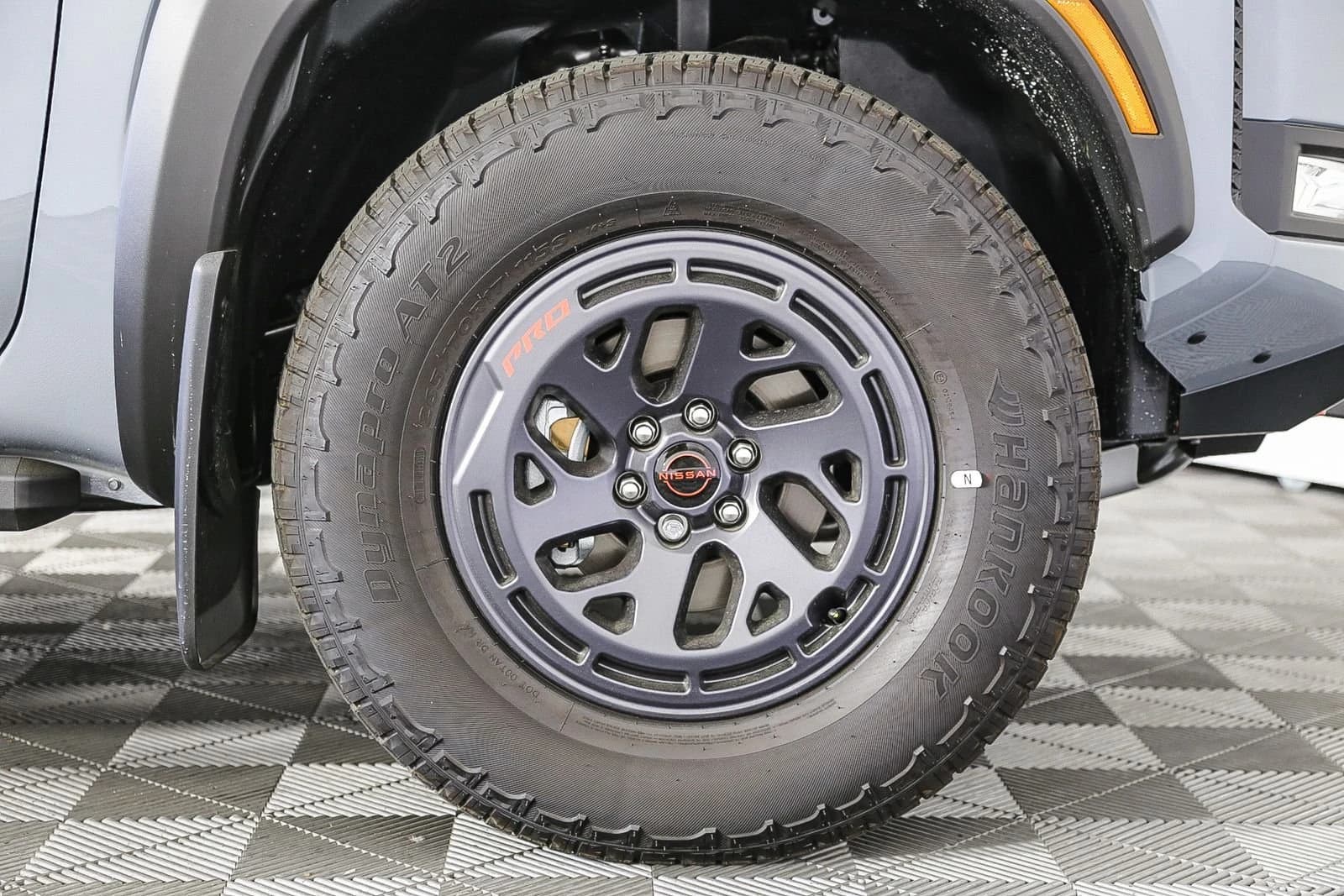 Nissan Frontier PRO-4X Crew Cab 4x4 2025 — side view