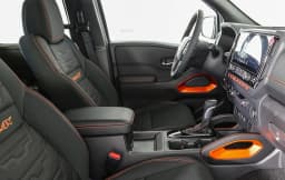 Nissan Frontier PRO-4X Crew Cab 4x4 2025 — side view