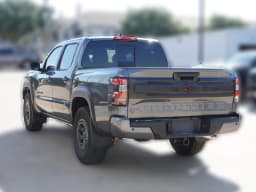 Nissan Frontier PRO-4X Crew Cab 4x4 2027 — side view