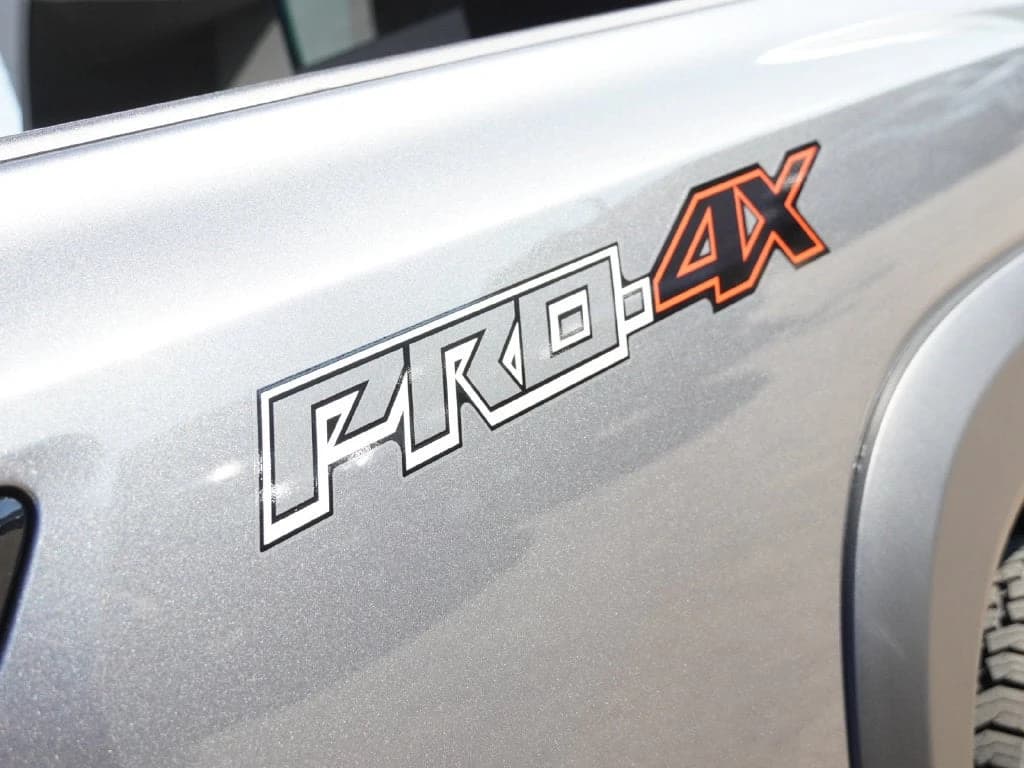 Nissan Frontier PRO-4X Crew Cab 4x4 2027 — side view