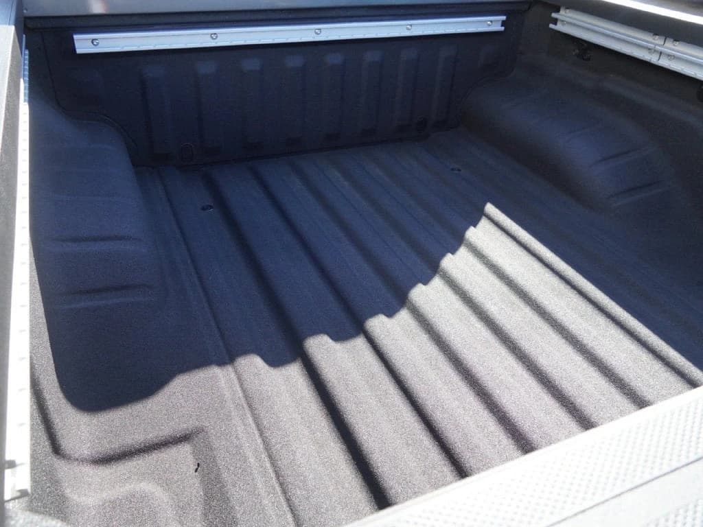 Nissan Frontier PRO-4X Crew Cab 4x4 2027 — side view