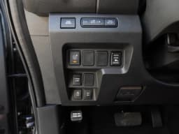 Nissan Frontier PRO-4X Crew Cab 4x4 2027 — side view