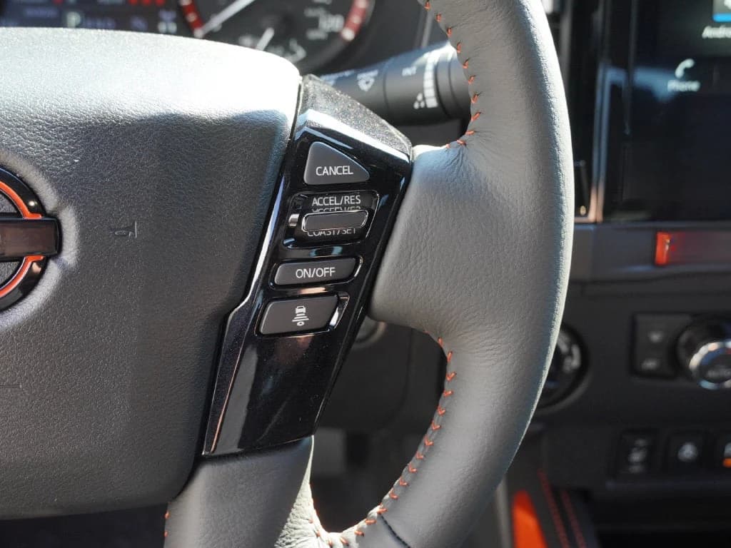 Nissan Frontier PRO-4X Crew Cab 4x4 2027 — side view