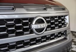 Nissan Frontier SV Crew Cab 4x4 2025 — side view