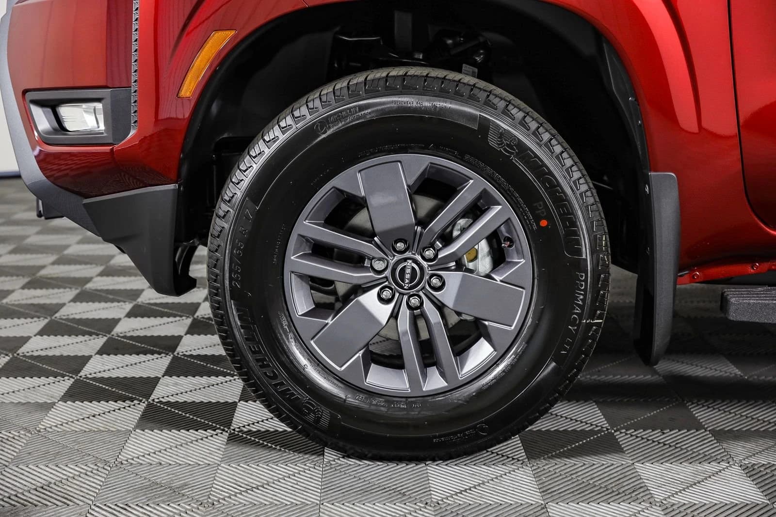 Nissan Frontier SV Crew Cab 4x4 2025 — side view