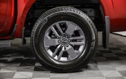 Nissan Frontier SV Crew Cab 4x4 2025 — side view
