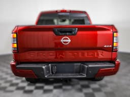 Nissan Frontier SV Crew Cab 4x4 2025 — side view