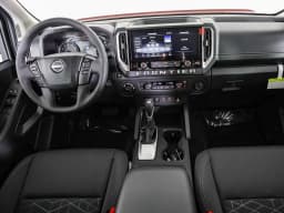 Nissan Frontier SV Crew Cab 4x4 2025 — side view