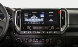 Nissan Frontier SV Crew Cab 4x4 2025 — side view