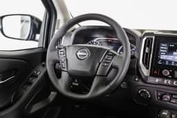 Nissan Frontier SV Crew Cab 4x4 2025 — side view